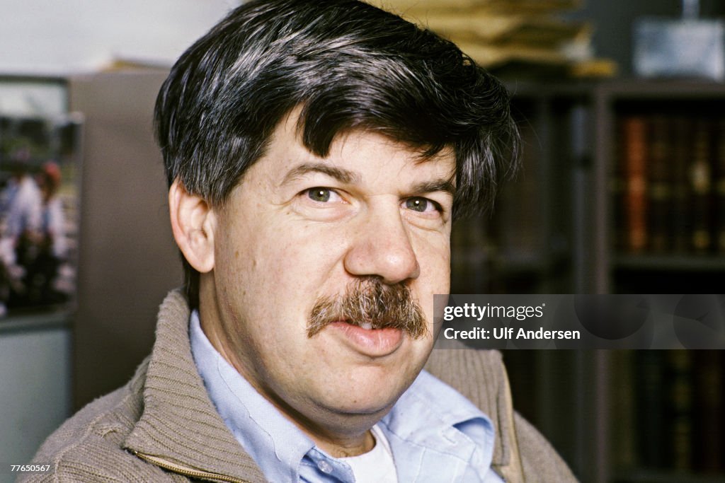 CAMBRIDGE;MASSACHUSETTS;USA - OCTOBER 26 American paleontologist Stephen Jay Gould poses in his office at Harvard University in Cambridge,Massachusetts,USA on October the 26th 1987. (Photo by Ulf Andersen/Getty Images)